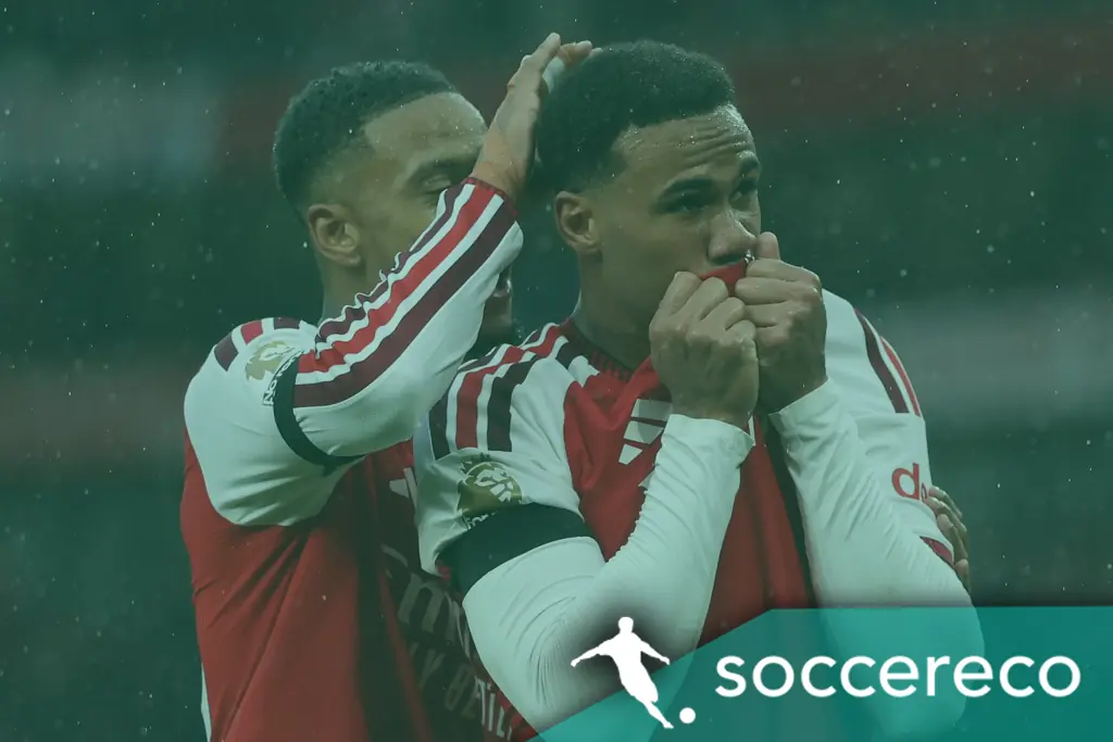 Arsenal beat Everton 2-0 to draw level with Manchester City